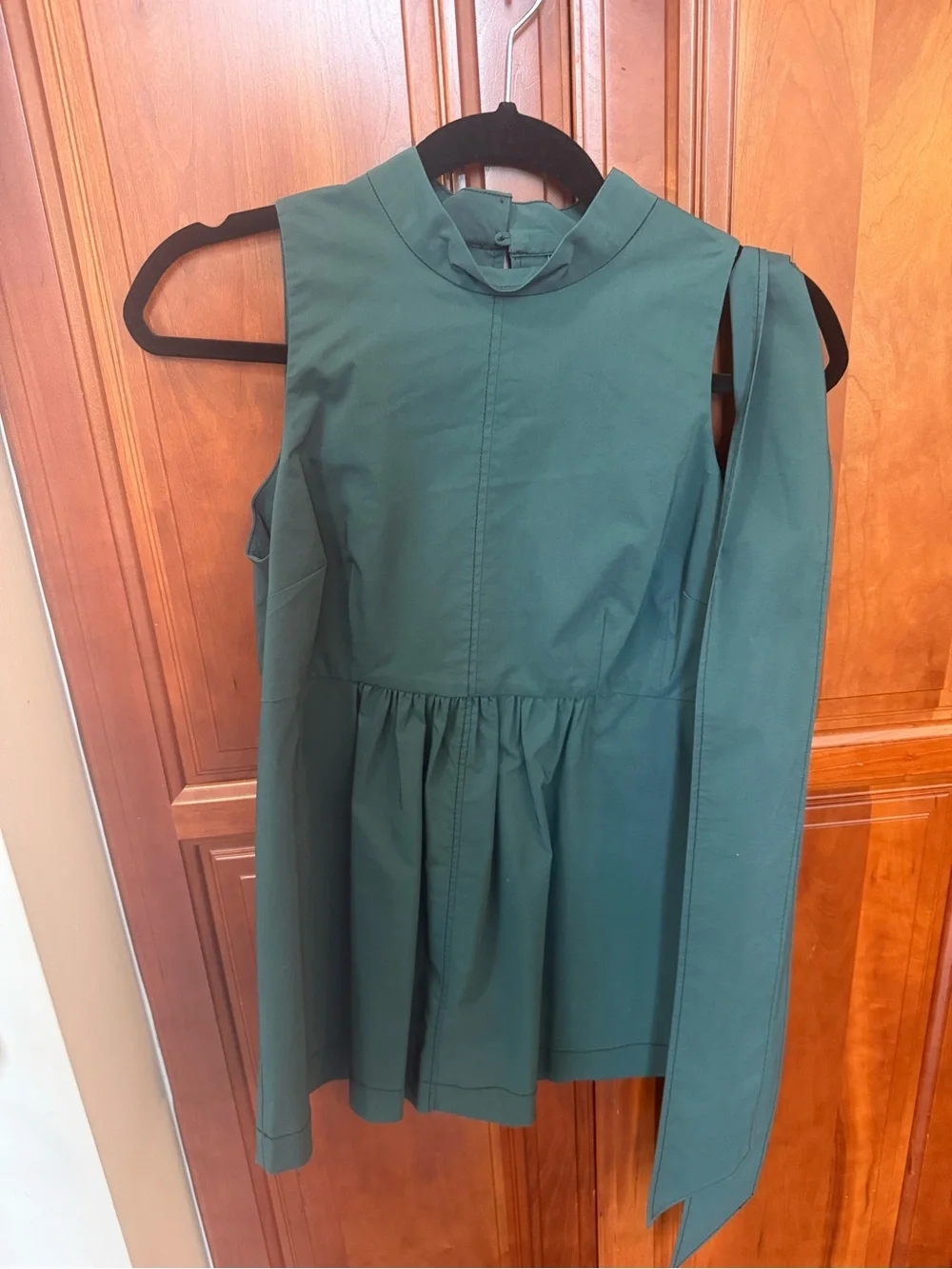 A Pea in the Pod Teal Sleeveless Tie-Back shirt